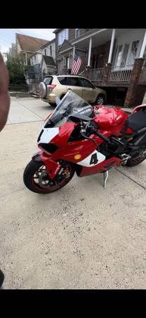 2019 Ducati Panigale V4 - $14,000 (Bayonne New Jersey)
