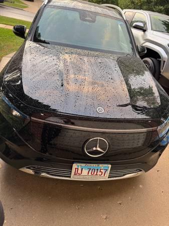 2024 Mercedes-Benz EQB300 4MATIC - LOW MILES - $49,995 (Schaumburg)