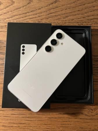 Galaxy S24 256GB - $480 (Ridgefield)