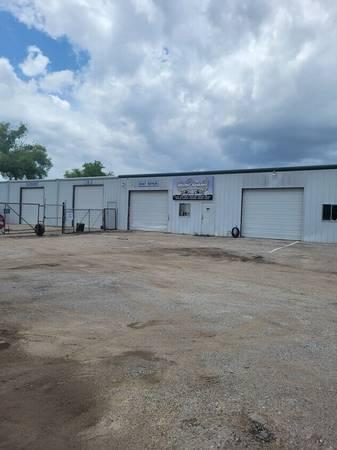 Office/warehouse: 1100 - 5500 SF, *3 phase power