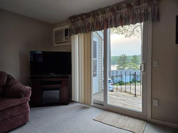 $2,250 / 2br - Lake winnipesaukee townhouse (Laconia)