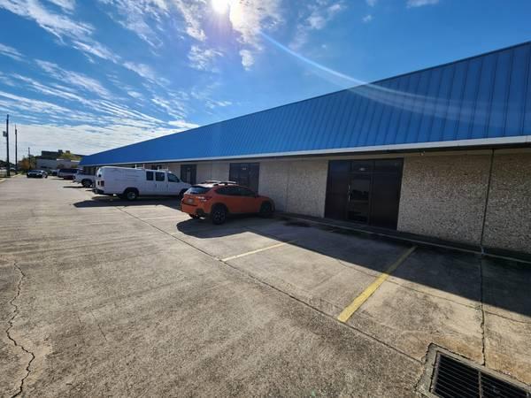 $1,700 / 1875ft2 - Office Warehouse Unit in NW Houston Near 290, Hempstead, & Beltway 8