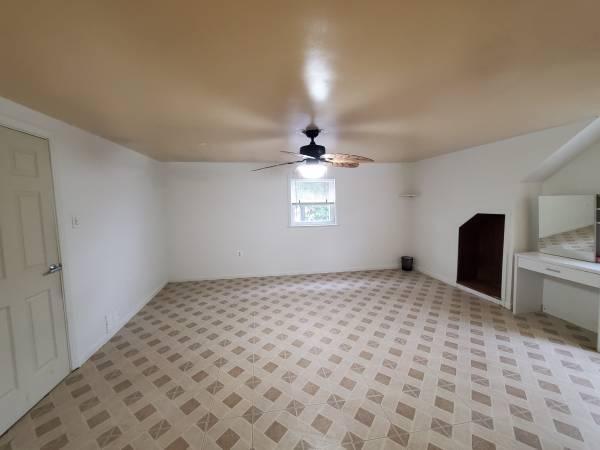 $960 / 1br - 272ft2 - Large Room with Spacious Closet (Hyattsville)