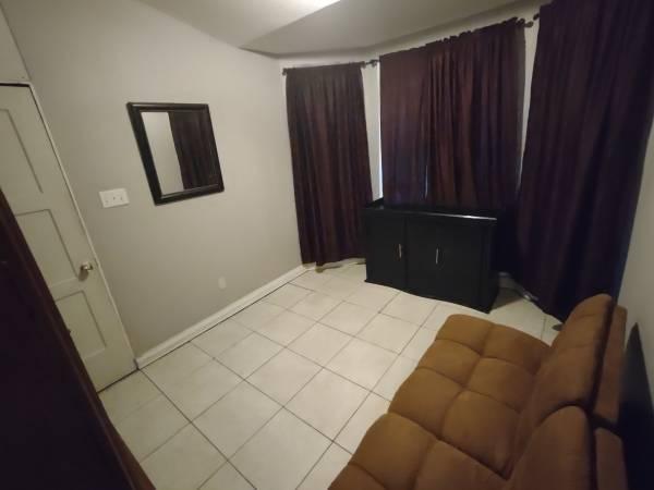 $700 / 100ft2 - Room for rent, South Austin, No Deposit (Austin)