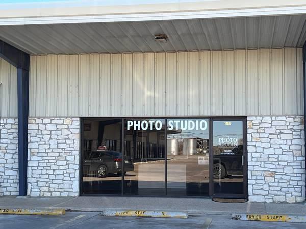 $1,300 / 1000ft2 - Office / Retail - Lockhart, Texas (Lockhart)