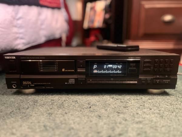Toshiba XR-9057 CD Changer - w/ Remote
