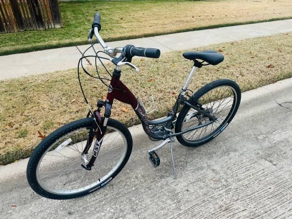 Trek Adult Lightweight Aluminum Frame 24-speed 26-inch Wheels Trek - $180 (Carrollton)