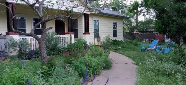$950 / 3br - Sweet urban EcoCottage on Central East Austin greenspace (austin)