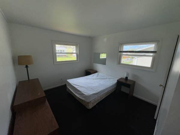 $225 / 160ft2 - Room for rent (Capitol Heights)