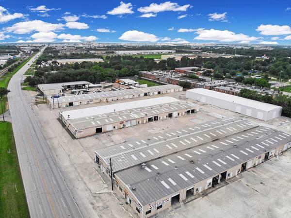 $3,452 / 3452ft2 - Industrial Warehouse & Spec Office Available For Lease