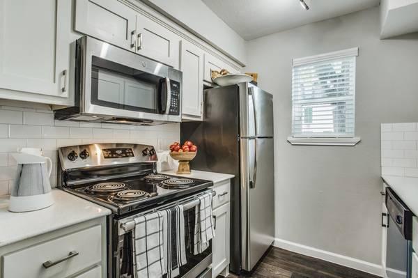 $1,750 / 2br - 1545ft2 - LUXURY 2/2 APT in Med Cent, GYM, POOL, W&D, PETS 😻 ($250 deposit only)