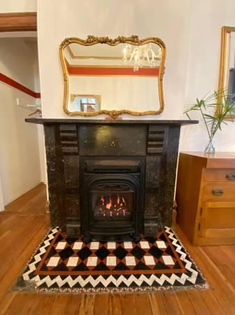 $3,500 / 1br - 700ft2 - Sept1-Oct31, SUNNY VICTORIAN, CENTER SF,PRIVATE,Gas FIREPL, 12' CEILIN