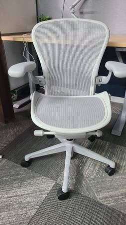 Herman Miller Aeron Task Chair |Size A and B | Like New )
