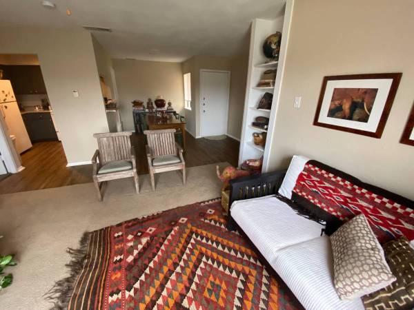 $695 / 2br - 980ft2 - $695 Private Bedroom and Bathroom for Rent in Central Austin April 1 (Austin)