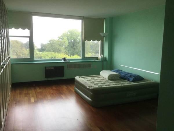 $647 / 2br - East Side Big Bdrm Suite Duplex Natural Lighting Inc Views!! (Austin)