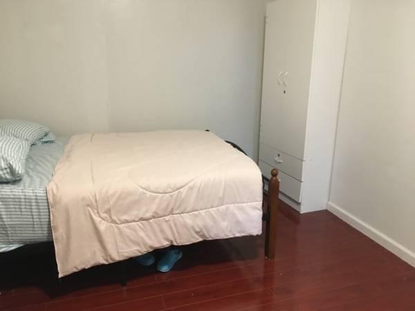$890 / 4br - 1200ft2 - Free laundry! Large, furnished, 6 mins to Subway