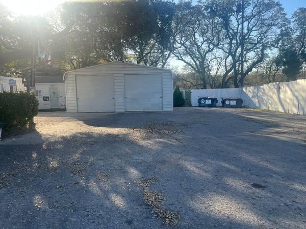 $2,400 / 672ft2 - SHOP FOR RENT ON HWY 35 (PARMAR & 35)