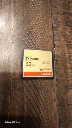 Olympus E-3 with 40 to 150 zoom, FL-50 flash, battery grip - $175 (Plano)