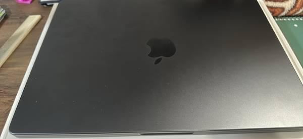 14 inch MacBook Pro with M3 Pro chip | 18gb Memory | 512gb SSD