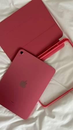 Apple Ipad 10th generation - $300 (Dallas)