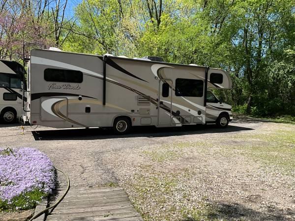 2015 Four Winds 31E Motor Home - $46,000 (West Chicago)