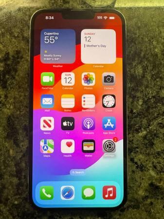 iPhone 13 Pro Max - $480 (West plano)