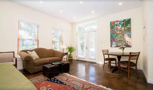 2br - 920ft2 - ENJOY TWO-STORY TREETOP HOUSE (2509 S 4th St)