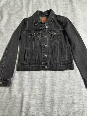 Levis womans jacket - $20 (Desoto)