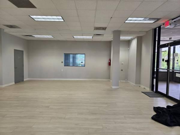 $3,600 / 2052ft2 - Retail/Office Space Available – Short or Long Term Lease Options