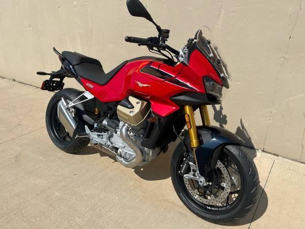 2025 Moto Guzzi V100 Mandello Wind Tunnel - $16,990 (Roselle, IL)