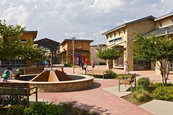 Plan your visit to Round Rock Premium Outlets in Texas! Find address, hours, and more information here. Shop top brands and score amazing deals at this popular shopping destination in Round Rock. Don't miss out on the ultimate shopping experience! Address 4401 N Interstate 35 Round Rock, TX 78664