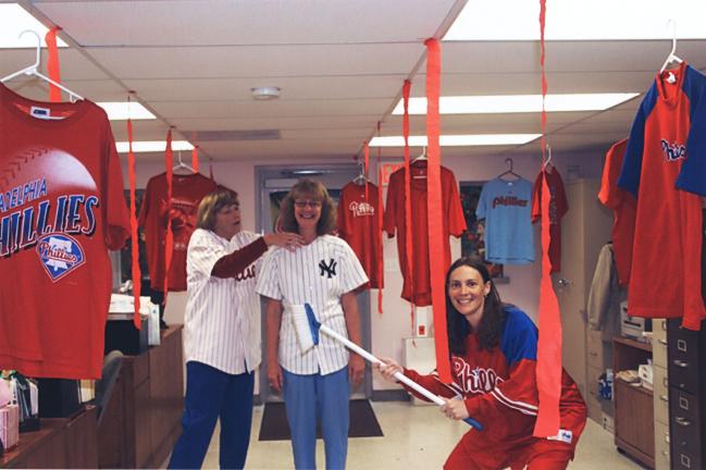 Lone Yankees fan in a sea of Phillies red
