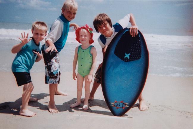 Surfer dudes and dudette
