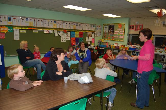 TERRY AHNER/TIMES NEWS Students and their families receive advise from reading specialist Katherine Malay (standing) as part of the Raising Readers Workshop Tuesday at S.S. Palmer Elementary School.