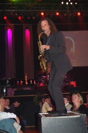 LINDA KOEHLER/TIMES NEWS Kenny G plays to a full house at Penn's Peak, in the midst of the audience.