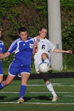 Nancy Scholz/Special to the TIMES NEWS Northwestern's Emily Bartlett, right, battles Brianna Yates of Southern Lehigh for possession during Wednesday's Colonial League semifinals.