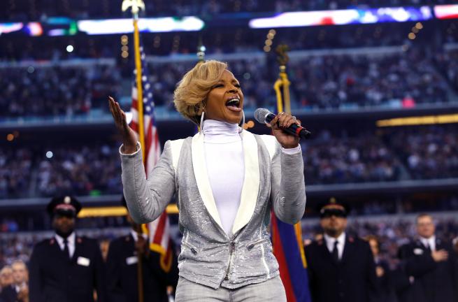 FILE - This Nov. 28, 2013 file photo shows Mary J. Blige singing the National Anthem before an NFL football game between the Dallas Cowboys and the Oakland Raiders in Arlington, Texas. Blige, John Legend and Marc Anthony will appear at Cipriani 42nd…