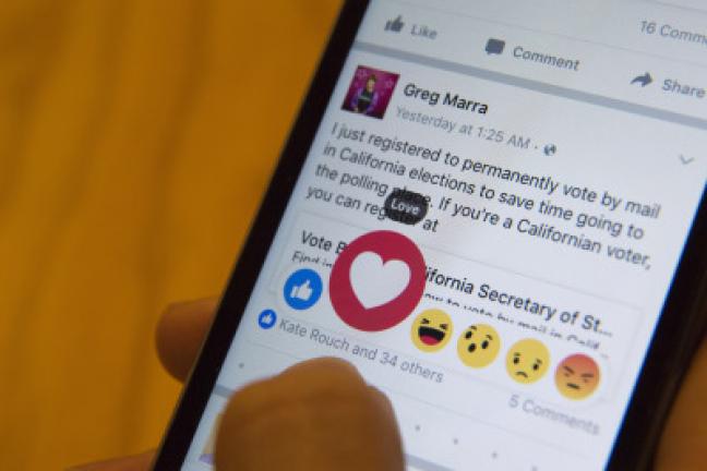 Julie Zhuo, product design director at Facebook, demonstrates the new emoji icons. With more than 270 billion text messages sent a day, those tiny pictures and symbols have exploded beyond their initial fan base of 14-year-old girls. Now businesses,…