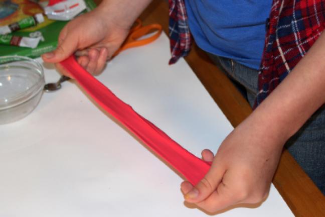 Astrid Rubens demonstrates the elasticity of homemade slime.