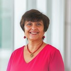 <span class="user-name "><span class="user-name__text">Munira Wells</span></span>