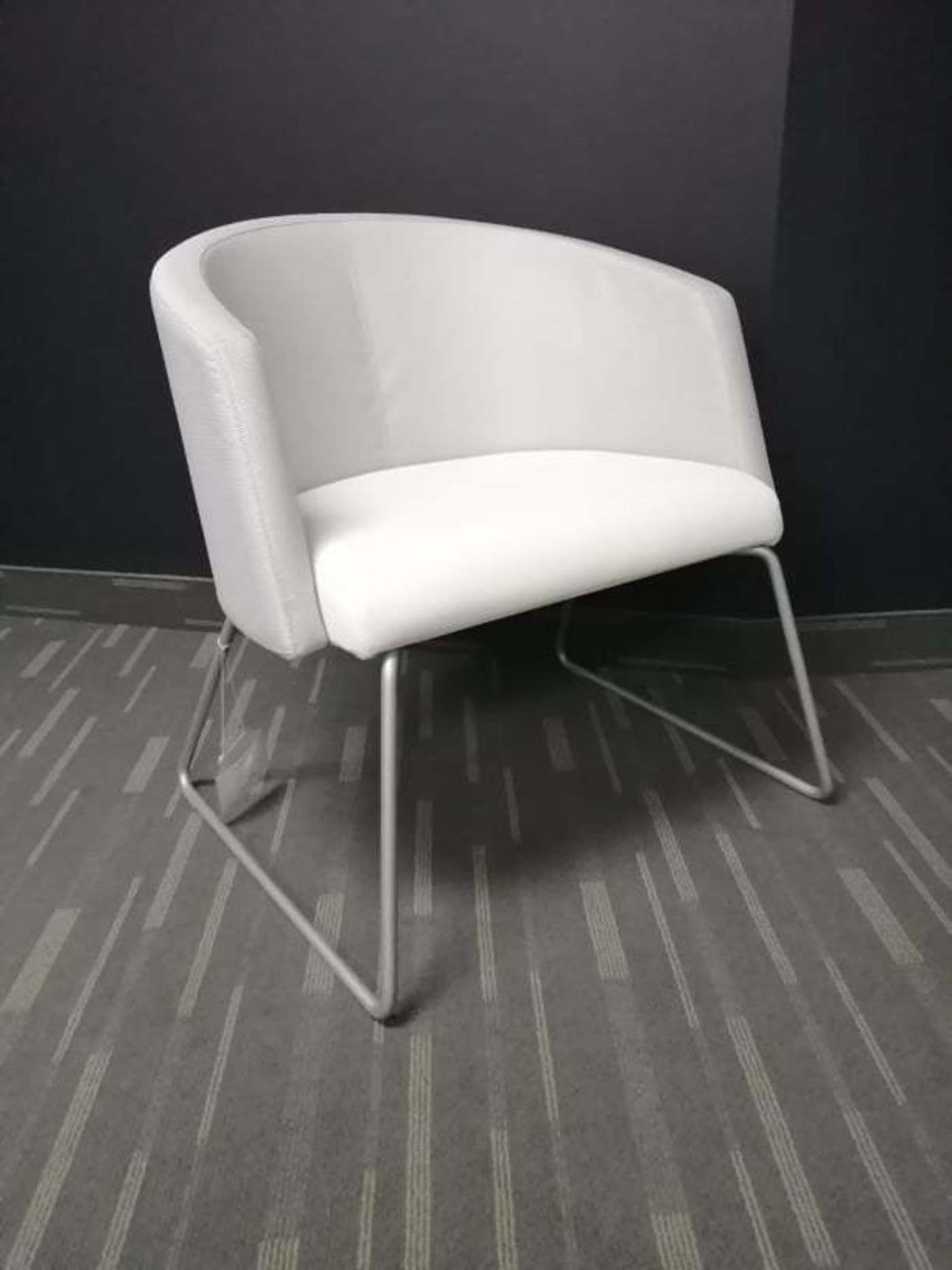 Chaise Solo, base traineau par Rouillard 400.00$ Qté:1 - Oburo