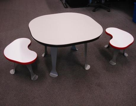 Photo of bean-shaped-table gallery image 1. Gallery 8. Details at Oburo, your expert in office, medical clinic and classroom furniture in Montreal.