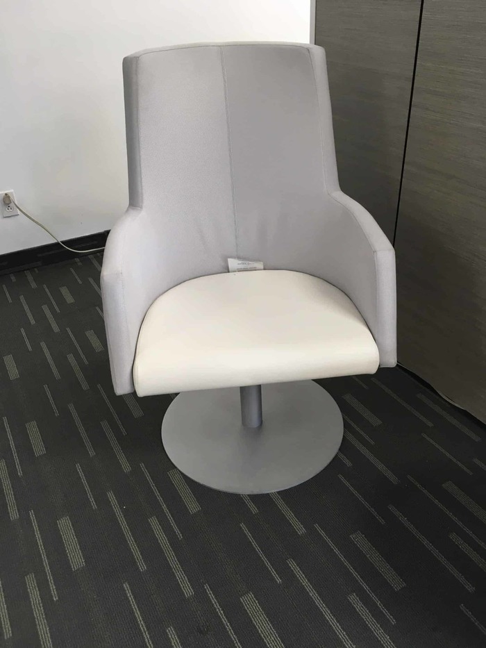 Fauteuil Lounge Solo à dossier moyen par Rouillard. 375.00$ Qté:1 - Oburo