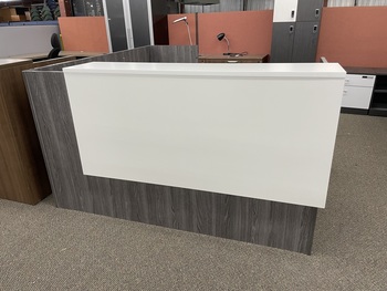 Photo of L shaped Reception desk with waterfall transaction top by Source, vue 1, available at Oburo in Montreal