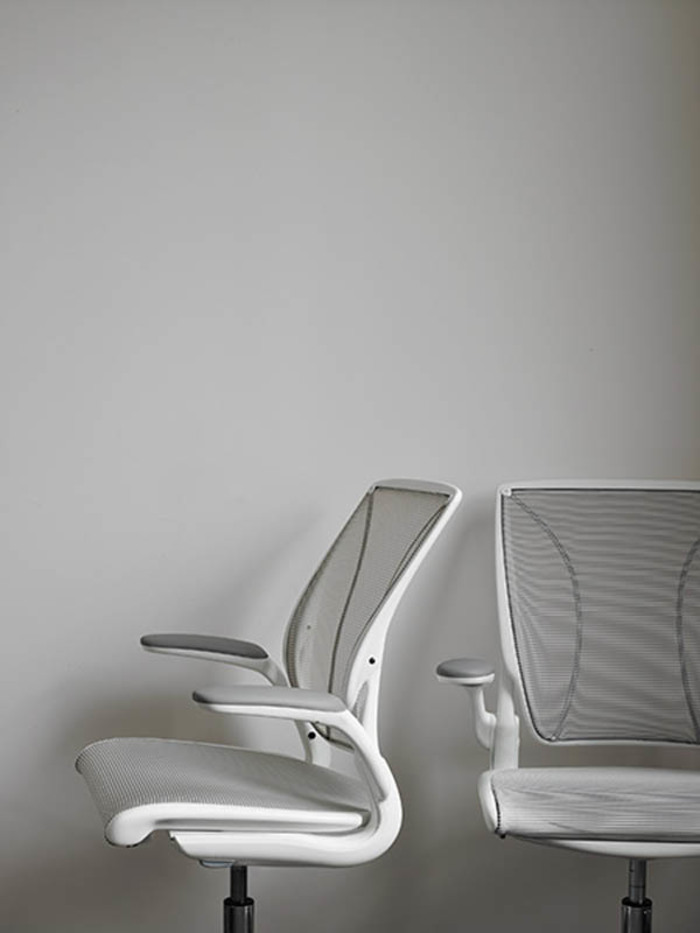 World multi-tasking chair by Humanscale Design Studio - Oburo