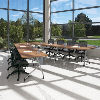 Photo de Tables Junction MC par Global, vue 3, disponible chez Oburo à Montréal