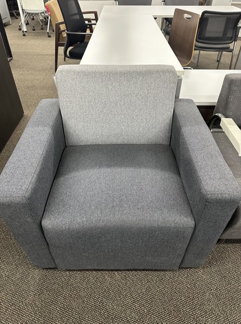 Photo of Sofa Brighton from Source, vue 1, available at Oburo in Montreal