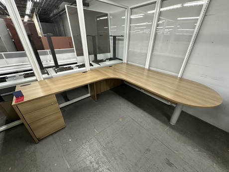 Photo of L shaped desk by Artopex, vue 1, available at Oburo in Montreal