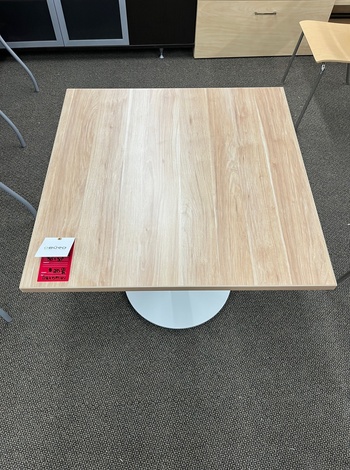 Photo de TABLE DE RÉUNION CARRÉE 48X48X29H, vue 1, disponible chez Oburo à Montréal