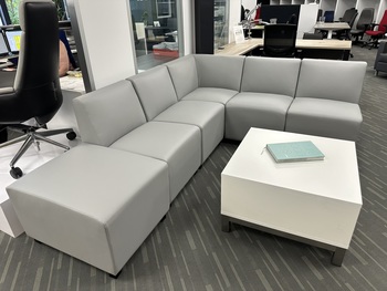 Photo de Sofa modulaire Remix de Source, vue 1, disponible chez Oburo à Montréal